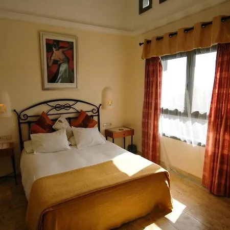 Villa In Playa Blanca Sleeps 6 With Pool And Wifi