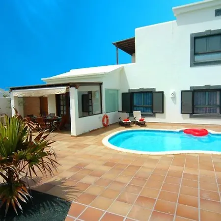 In Playa Blanca Sleeps 6 With Pool And Wifi Playa Blanca (Lanzarote)